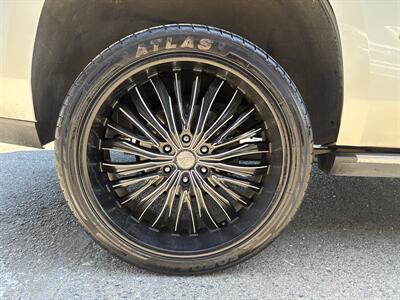 2015 Cadillac Escalade Platinum - Photo 31 - Portland, OR 97267