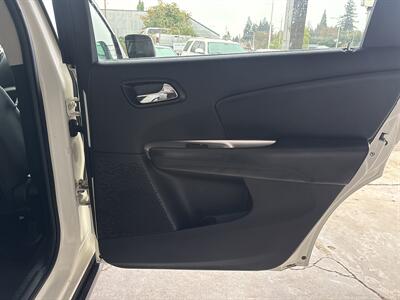 2018 Dodge Journey SXT   - Photo 15 - Portland, OR 97267