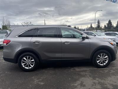 2017 Kia Sorento L   - Photo 8 - Portland, OR 97267