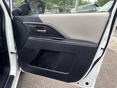 2012 Mazda Mazda5 Sport   - Photo 18 - Portland, OR 97267