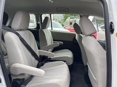 2012 Mazda Mazda5 Sport   - Photo 17 - Portland, OR 97267