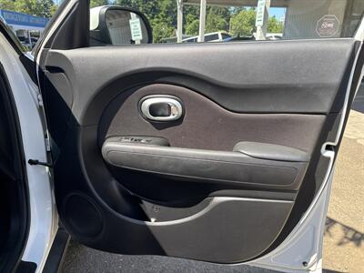2018 Kia Soul +   - Photo 18 - Portland, OR 97267