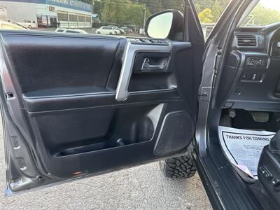 2014 Toyota 4Runner SR5 Premium - Photo 9 - Portland, OR 97267
