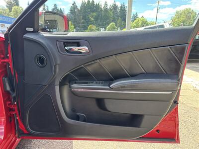 2012 Dodge Charger R/T Plus   - Photo 18 - Portland, OR 97267