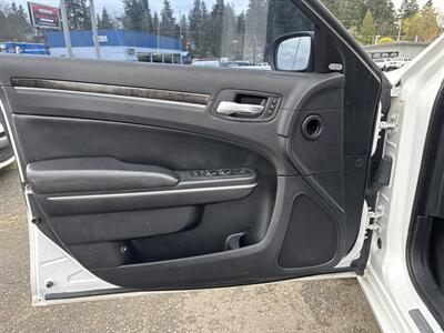 2014 Chrysler 300C - Photo 9 - Portland, OR 97267