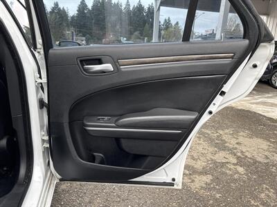 2014 Chrysler 300C - Photo 14 - Portland, OR 97267