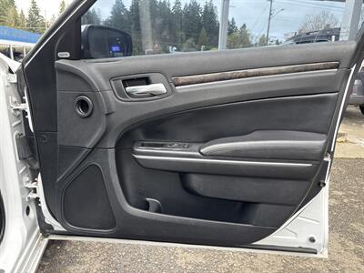 2014 Chrysler 300C - Photo 16 - Portland, OR 97267