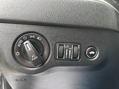 2017 Dodge Charger SXT   - Photo 18 - Portland, OR 97267
