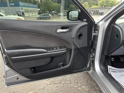 2017 Dodge Charger SXT   - Photo 9 - Portland, OR 97267