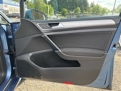 2016 Volkswagen e-Golf SE - Photo 18 - Portland, OR 97267