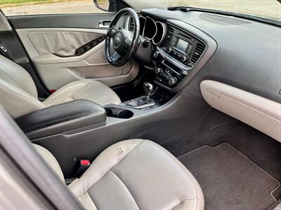 2014 Kia Optima EX - Photo 9 - Evansville, IN 47711
