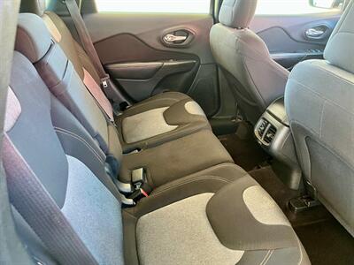 2016 Jeep Cherokee Sport   - Photo 10 - Evansville, IN 47711