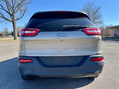 2016 Jeep Cherokee Sport   - Photo 3 - Evansville, IN 47711