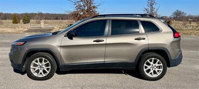 2016 Jeep Cherokee Sport   - Photo 8 - Evansville, IN 47711