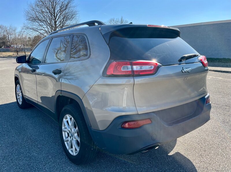 2016 Jeep Cherokee Sport  