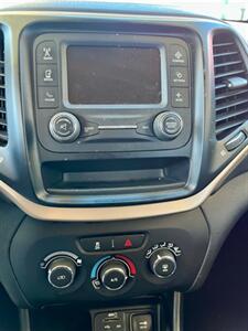 2016 Jeep Cherokee Sport   - Photo 14 - Evansville, IN 47711