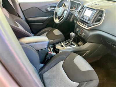 2016 Jeep Cherokee Sport   - Photo 9 - Evansville, IN 47711