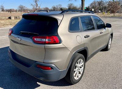 2016 Jeep Cherokee Sport   - Photo 4 - Evansville, IN 47711