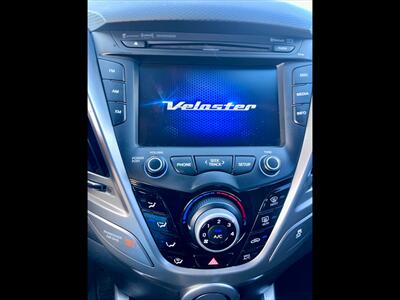 2013 Hyundai VELOSTER DCT - Photo 16 - Evansville, IN 47711