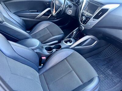 2013 Hyundai VELOSTER DCT - Photo 10 - Evansville, IN 47711