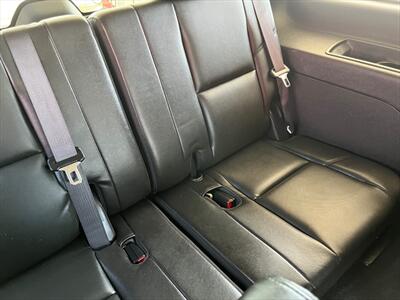 2011 Cadillac Escalade Luxury - Photo 10 - Evansville, IN 47711