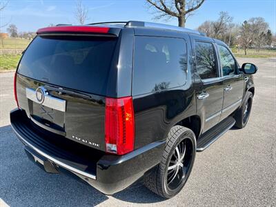 2011 Cadillac Escalade Luxury - Photo 3 - Evansville, IN 47711