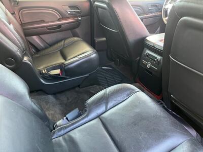 2011 Cadillac Escalade Luxury - Photo 9 - Evansville, IN 47711