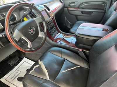 2011 Cadillac Escalade Luxury - Photo 14 - Evansville, IN 47711