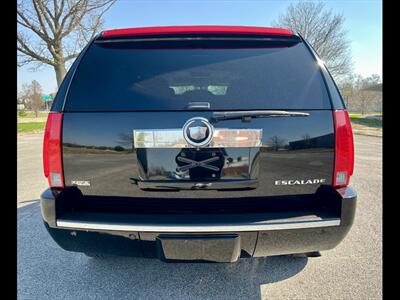 2011 Cadillac Escalade Luxury - Photo 4 - Evansville, IN 47711