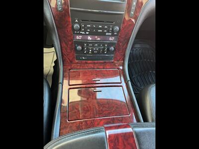 2011 Cadillac Escalade Luxury - Photo 16 - Evansville, IN 47711