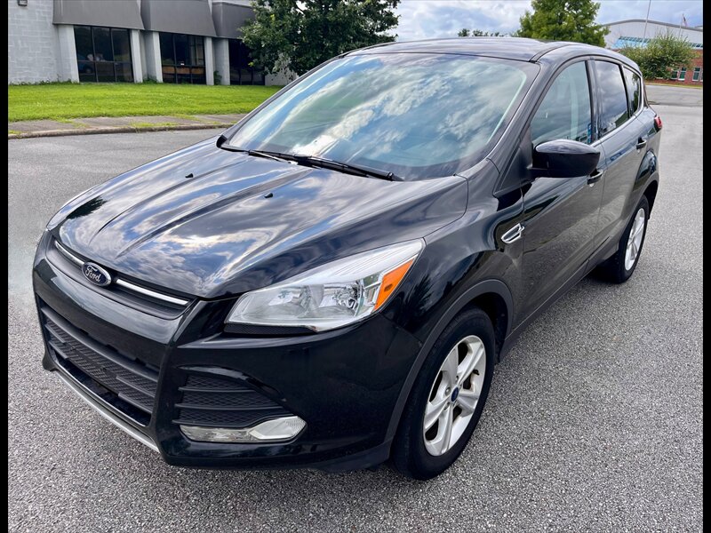 2015 Ford Escape SE   - Photo 1 - Evansville, IN 47711