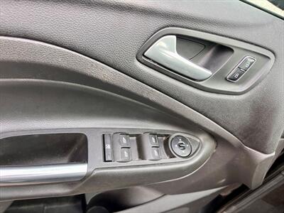 2015 Ford Escape SE - Photo 13 - Evansville, IN 47711