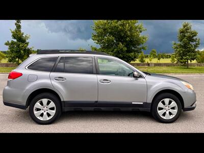 2011 Subaru Outback 2.5i Premium   - Photo 2 - Evansville, IN 47711