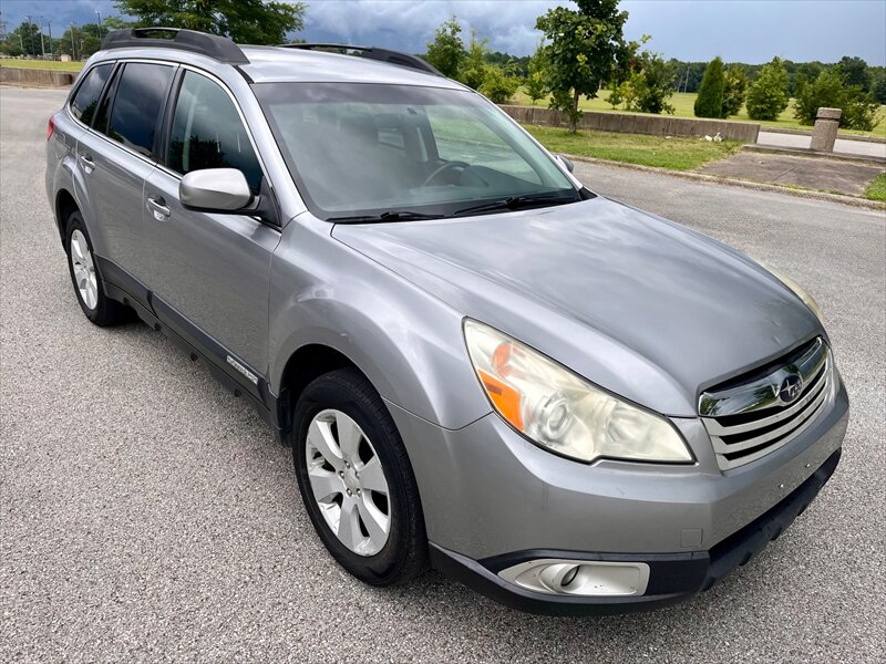 2011 Subaru Outback 2.5i Premium   - Photo 1 - Evansville, IN 47711