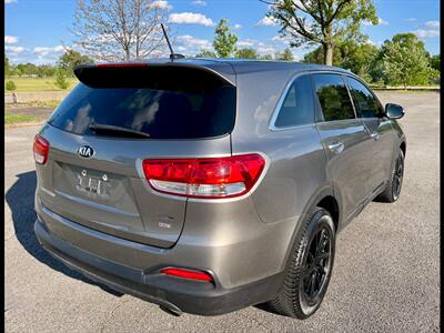 2017 Kia Sorento L   - Photo 3 - Evansville, IN 47711