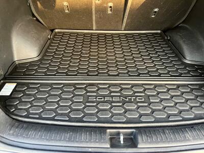 2017 Kia Sorento L   - Photo 11 - Evansville, IN 47711