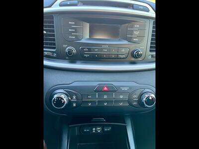 2017 Kia Sorento L   - Photo 15 - Evansville, IN 47711