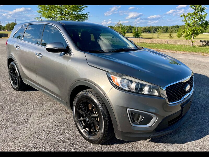 2017 Kia Sorento L   - Photo 1 - Evansville, IN 47711