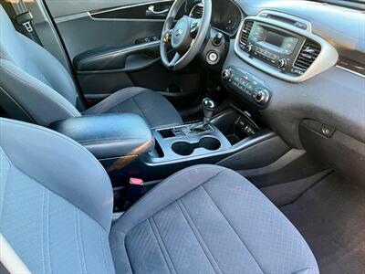 2017 Kia Sorento L   - Photo 9 - Evansville, IN 47711
