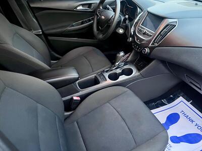 2016 Chevrolet Cruze LT Auto - Photo 9 - Evansville, IN 47711