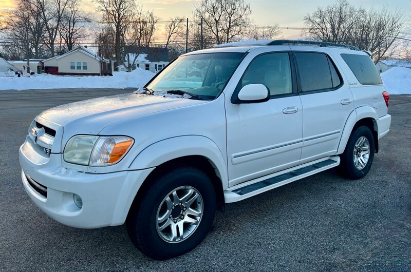 2005 Toyota Sequoia Limited   - Photo 1 - Evansville, IN 47711
