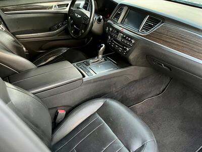 2015 Hyundai Genesis 3.8L - Photo 10 - Evansville, IN 47711