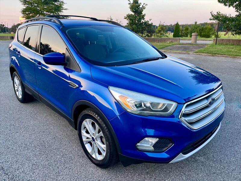 2017 Ford Escape SE   - Photo 1 - Evansville, IN 47711