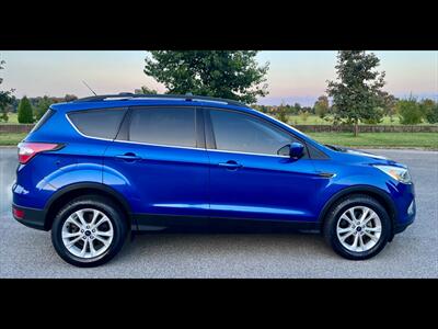 2017 Ford Escape SE   - Photo 2 - Evansville, IN 47711
