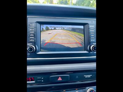 2017 Kia Sedona LX - Photo 19 - Evansville, IN 47711