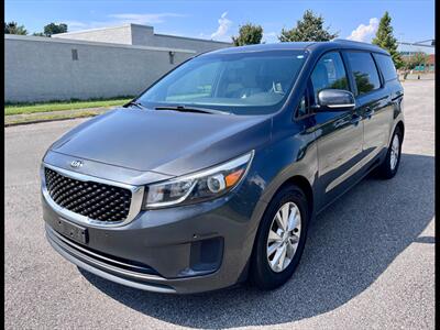 2017 Kia Sedona LX - Photo 1 - Evansville, IN 47711