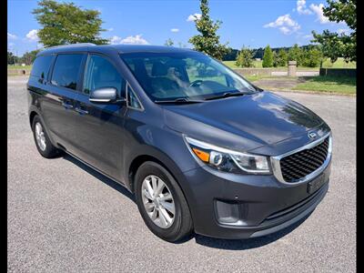 2017 Kia Sedona LX - Photo 7 - Evansville, IN 47711