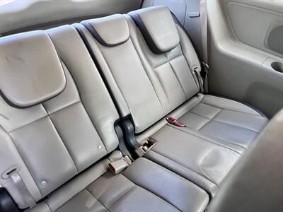 2017 Kia Sedona LX - Photo 11 - Evansville, IN 47711