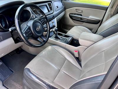 2017 Kia Sedona LX - Photo 14 - Evansville, IN 47711