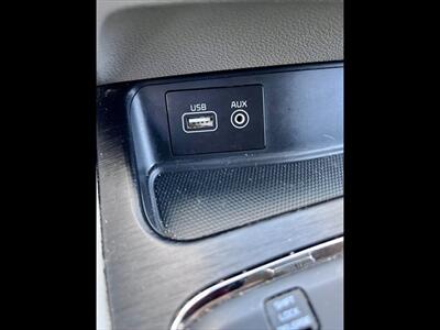 2017 Kia Sedona LX - Photo 22 - Evansville, IN 47711